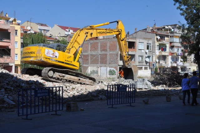 Boğluca’da yıkım mesaisi