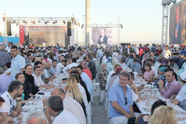 Silivri AK Parti, Şehitler Abidesi’ndeki iftardaydı