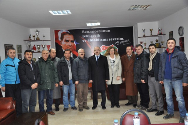 Alibeyspor Kaymakam Bekarlar’ı ağırladı