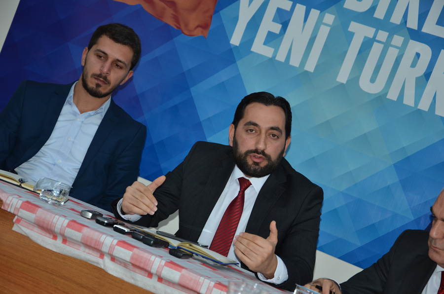 “Mahalle yanarken, mahallenin delisi saçını tarıyor”