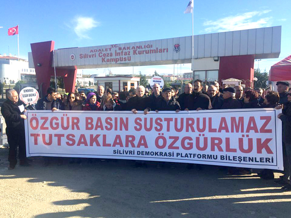 “Hukuksuzca zindanlara atılanlarla dayanışma içindeyiz”