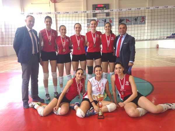 Şerife Baldöktü takımı voleybol birincisi oldu