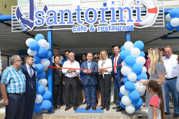 İkiz kardeşlerden yepyeni bir konsept santorini cafe & restaurant