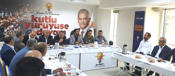 AK Parti teşkilat çalışmalarına ağırlık veriyor