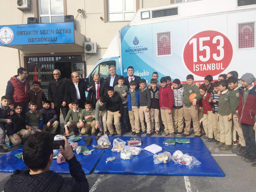 İBB’den öğrencilere spor malzemesi desteği