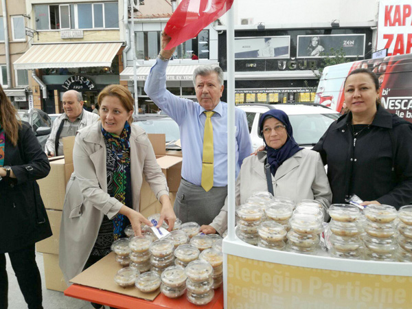 AK Parti’den Aşure ikramı