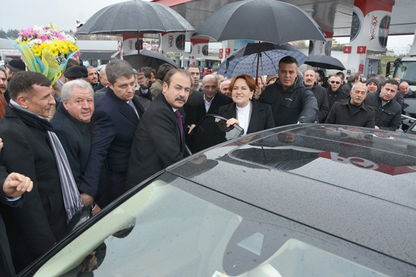 Akşener’e coşkulu karşılama