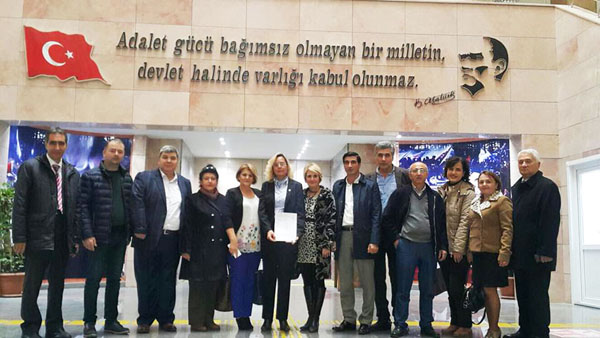 CHP İlçe Başkan ve yönetimi mazbatalarını aldılar