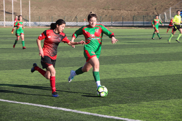 Alibeyspor şampiyon gibi 3-2