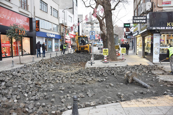 Küp taşlar sökülüyor