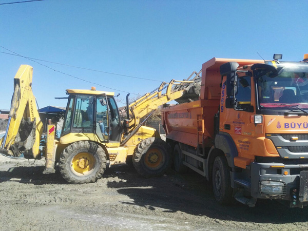 Kurfallı’da bozulan yollara bakım yapıldı