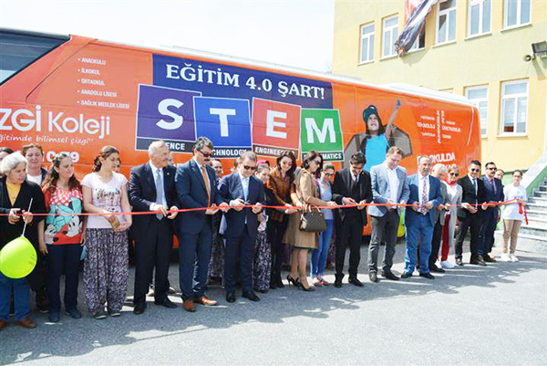 Çizgi Koleji STEM otobüsü eğitim için yola çıktı