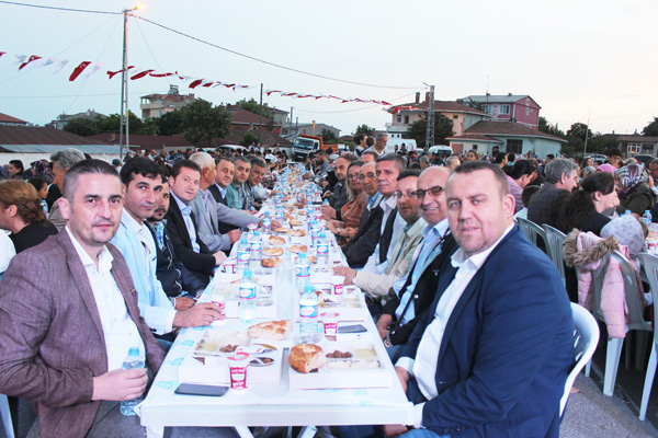 Büyükçavuşlu’da iftar sofraları kuruldu