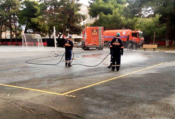 Cami ve okullarda temizlik çalışması