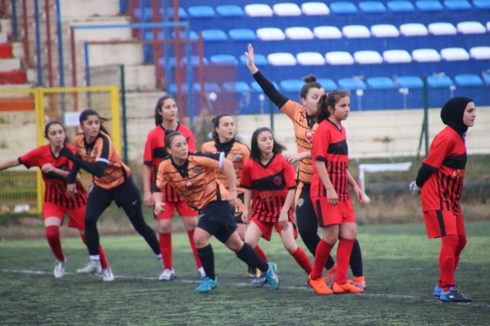 Alibeyli kızlar farkla lider 7-1