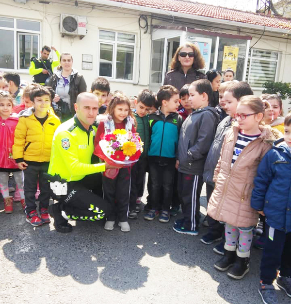 Piri Paşalı minikler, Trafik Polislerini ziyaret