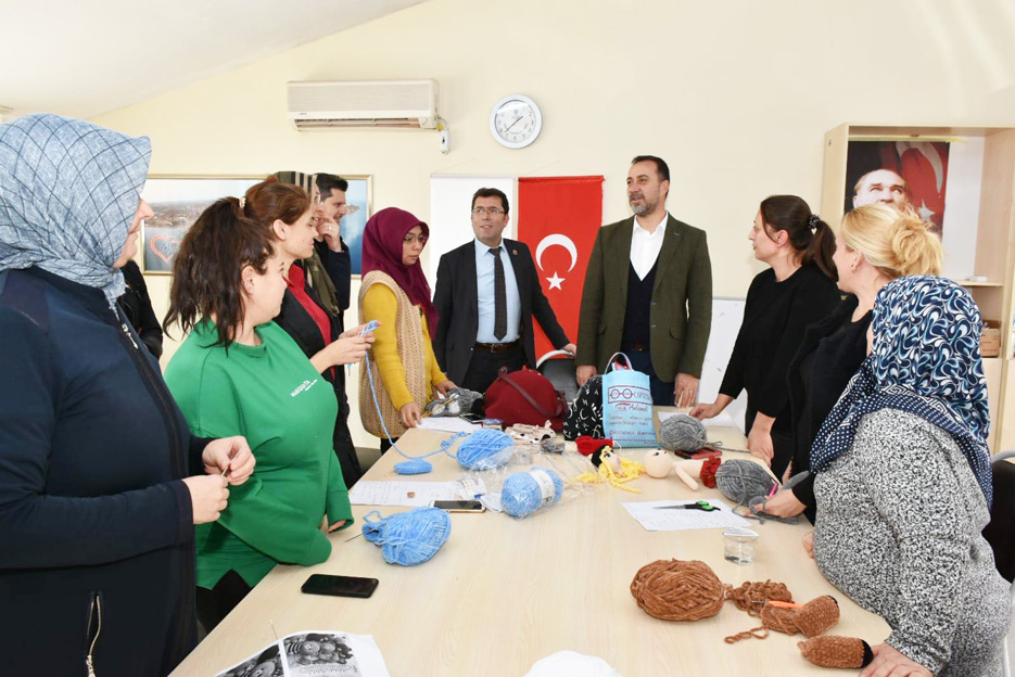 Yılmaz, köy ziyaretlerine devam ediyor