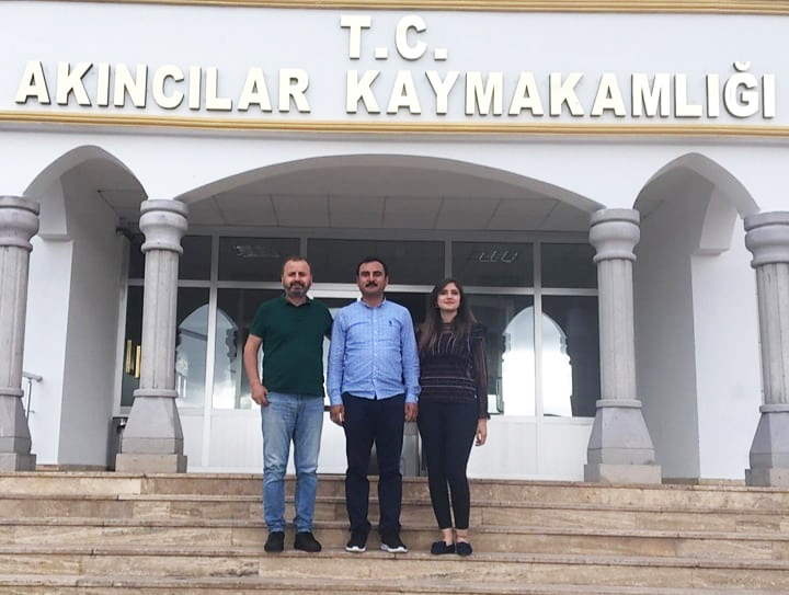 Akıncılar Kaymakamı Tayfun Deli, öğretmeni Kırca'yı makamında ağırladı