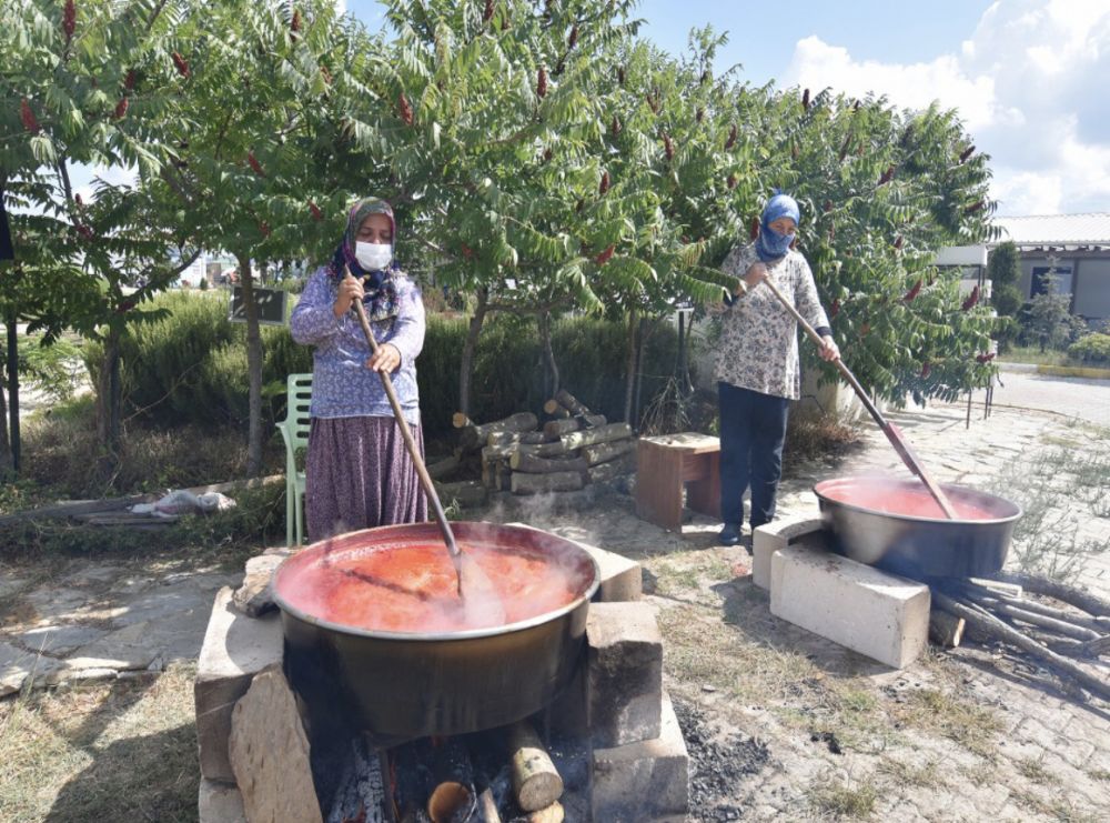 Hem üretime hem de ihtiyaç sahiplerine destek