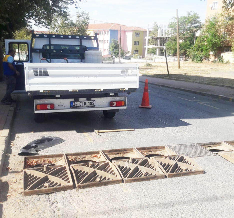 Yağmur suyu hatlarında temizlik sürüyor