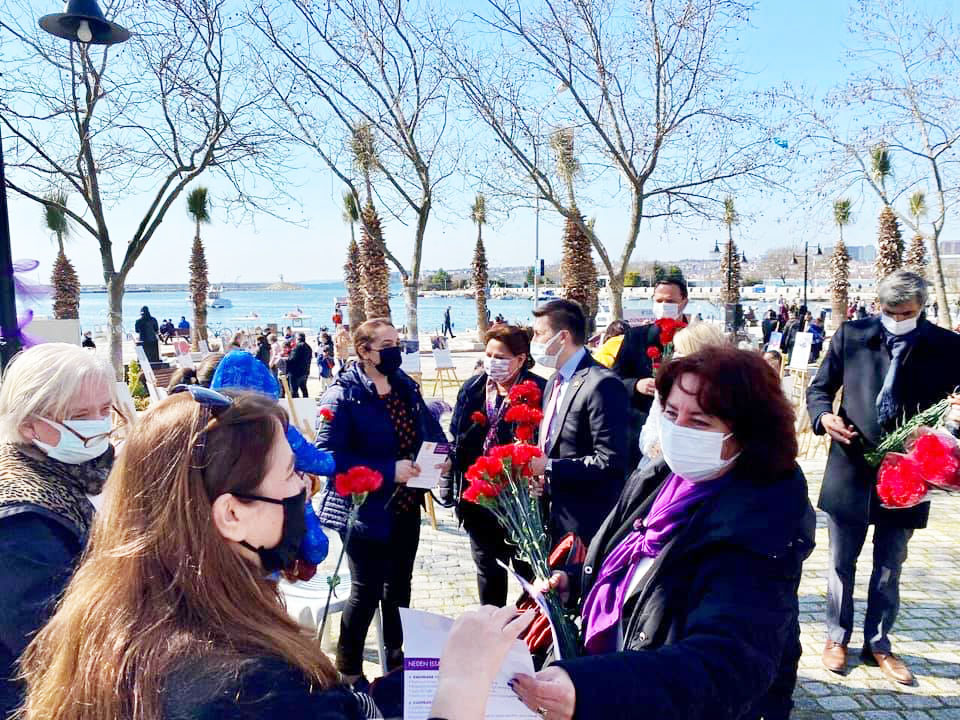 CHP’liler sahilde vatandaşla buluştu