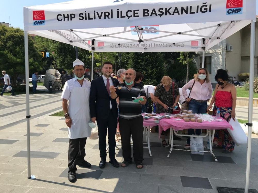 CHP İlçe Başkanlığından aşure ikramı