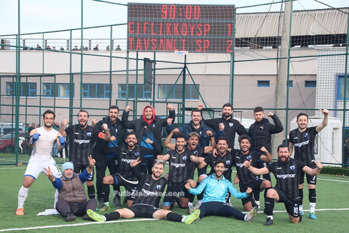 Tavşanlı Belediyespor 10 kişi ile kazandı