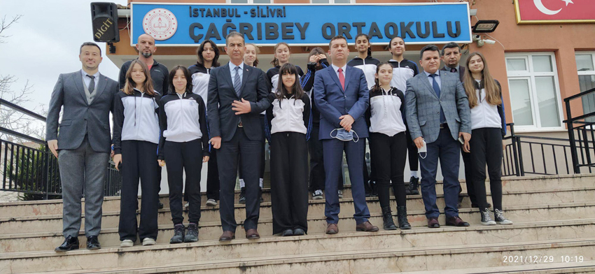 İstanbul Şampiyonu olan Yıldız Kızlar Voleybol Takımına tebrik ziyareti