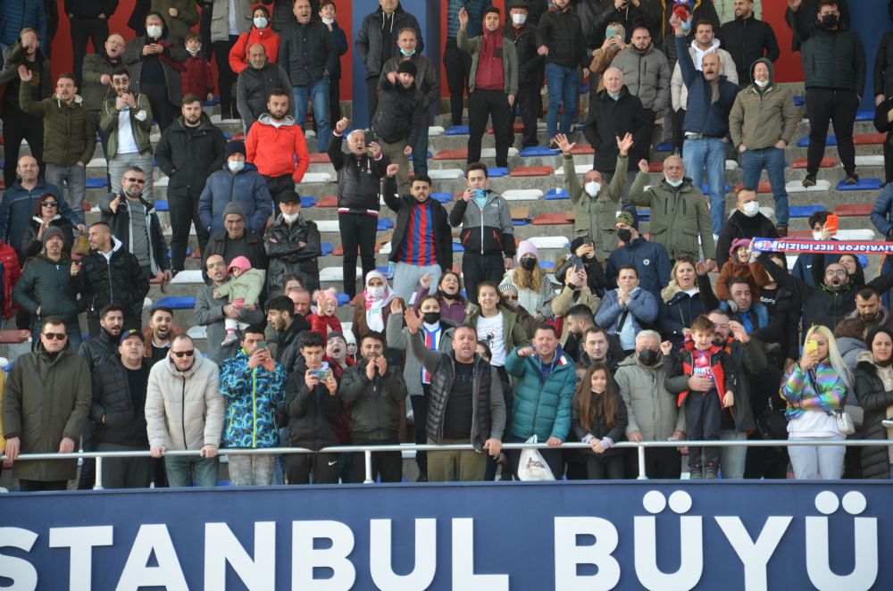 Çolakoğlu: Tribünlerimiz galibiyeti hak etti