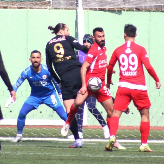 Hakem Çatalcaspor’u resmen doğradı 1-1