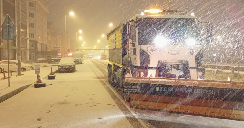 Silivri yoğun kar yağışının etkisinde