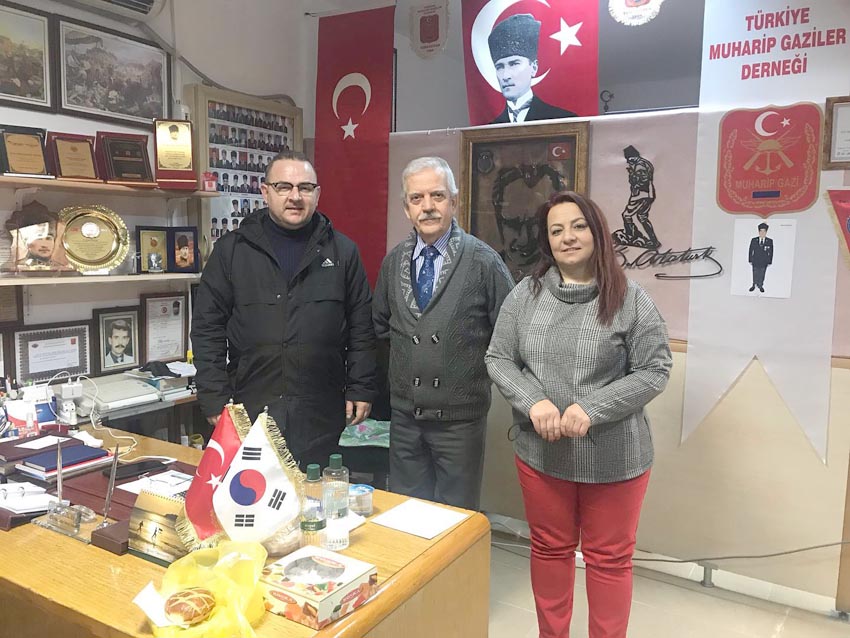 Boyunluklar askerlerimize ulaştırıldı