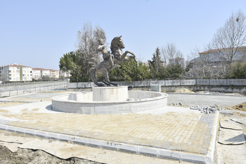 Baldöktü’den ikinci Atatürk heykelli ve binlerce ağaç desteği