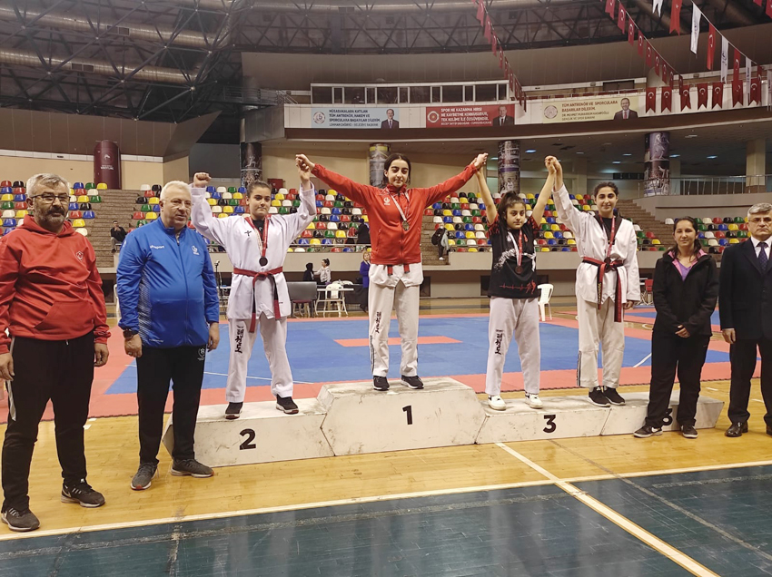 Silivri Taekwondo sporcularından üç derece birden