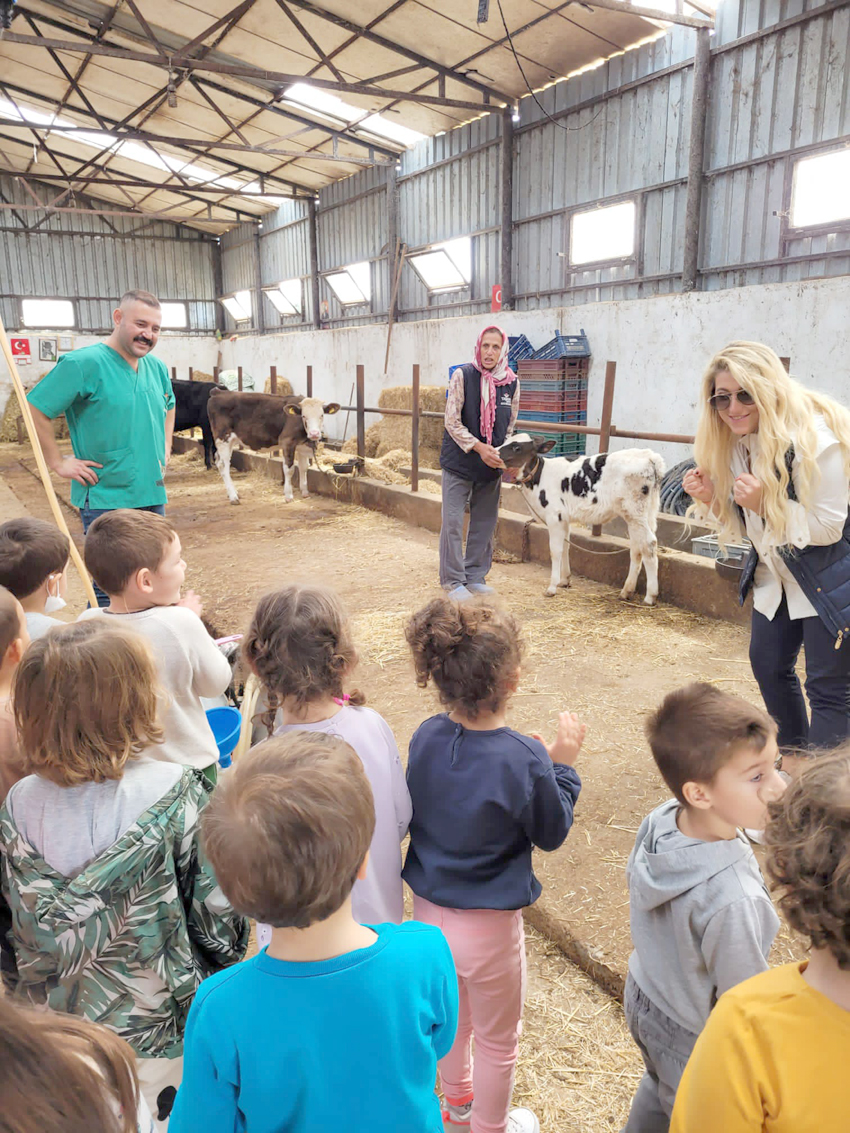 Harikalar Diyarı Anaokulu minikleri çiftlik ziyaretinde