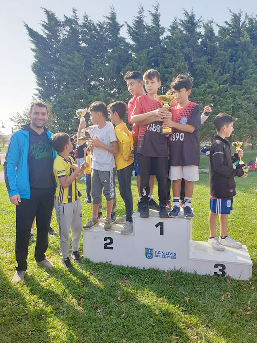 Ahmet Ziylan öğrencilerinin atletizm başarısı