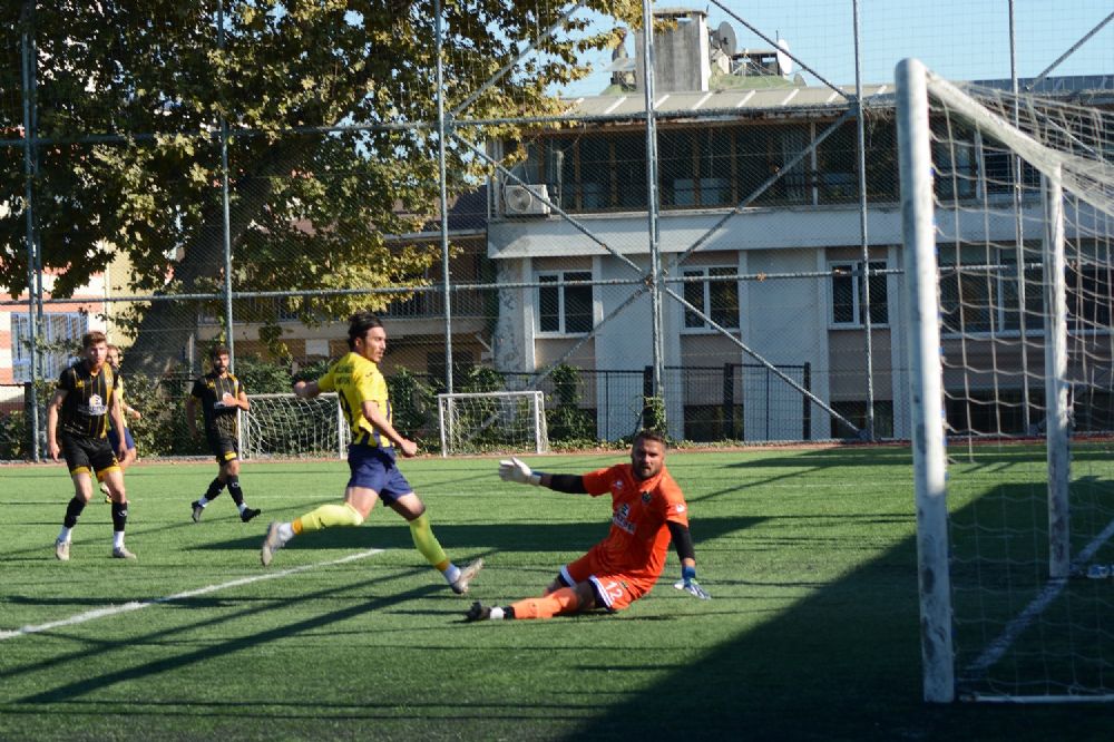 Küçükçekmece Sinop sağlam geliyor 1-0