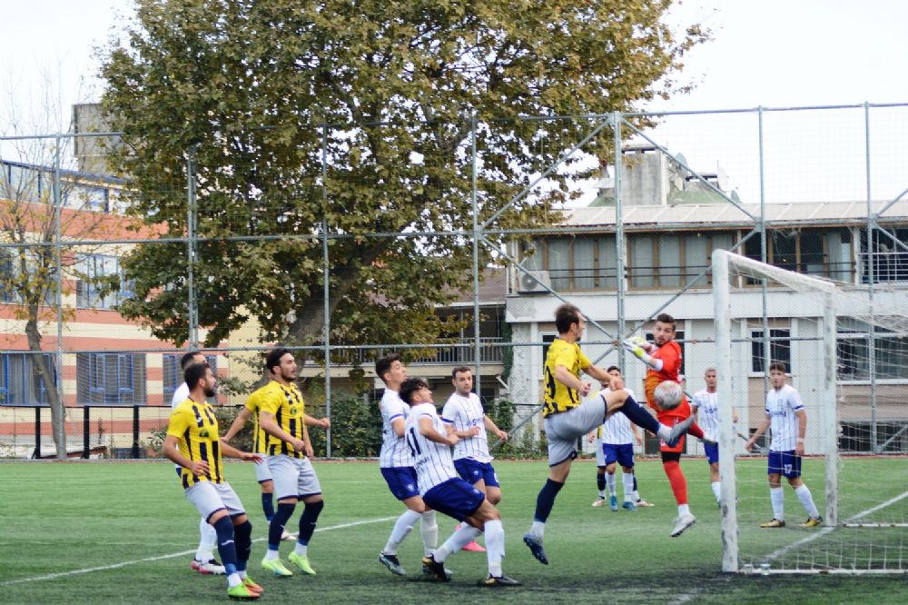 Lider Küçükçekmece Sinopspor farklı kazandı: 5-1