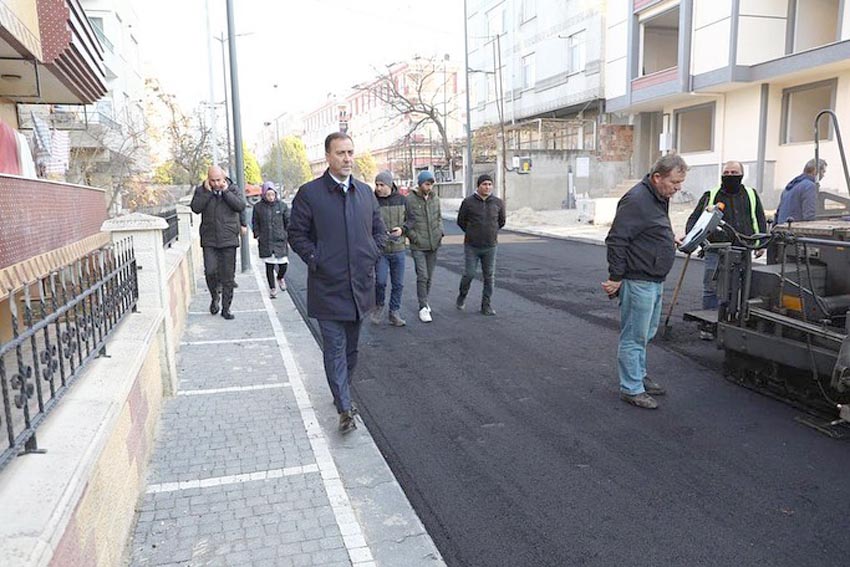 Yağız Sokak’taki asfaltlama çalışmalarını inceledi