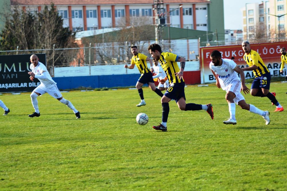 Sinopspor ikinci yarıya yenilgi ile başladı 2-0