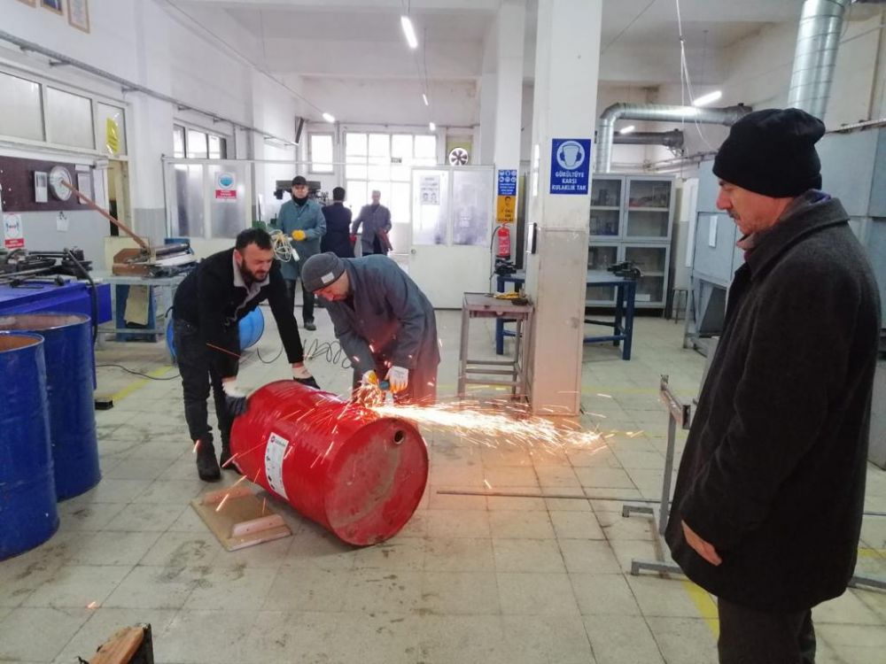 Depremzedeler için soba imalatına başlandı