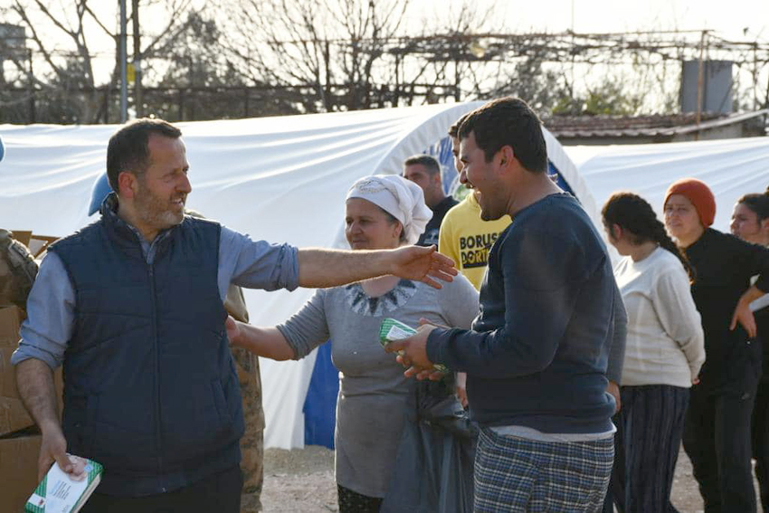 Depremin acı izleri dayanışmayla siliniyor