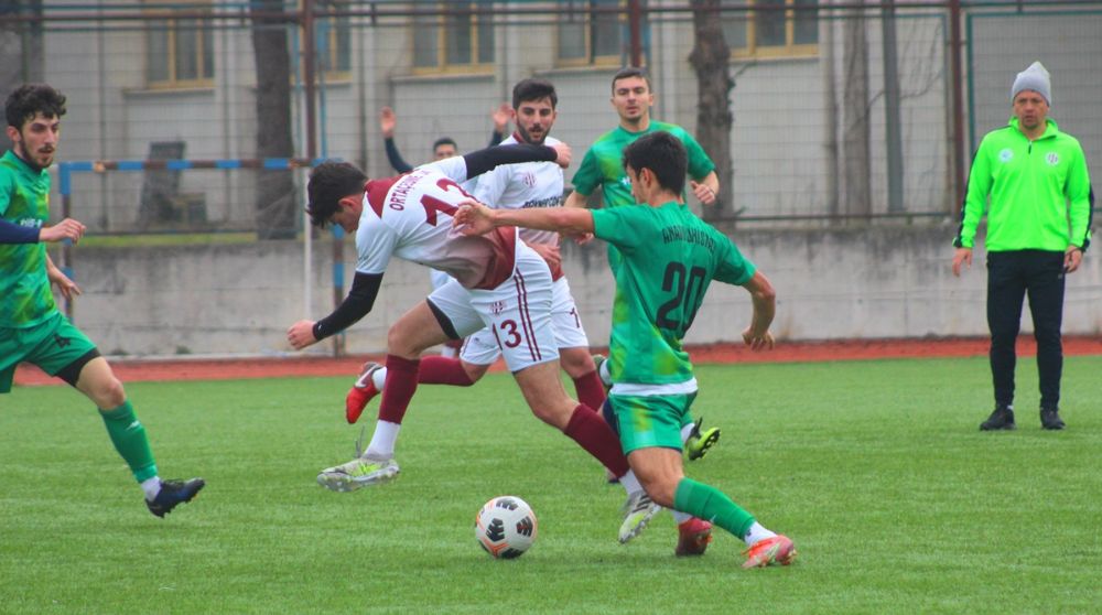 Ortaçeşme ile A.Hisarı eşitliği bozmadı 1-1