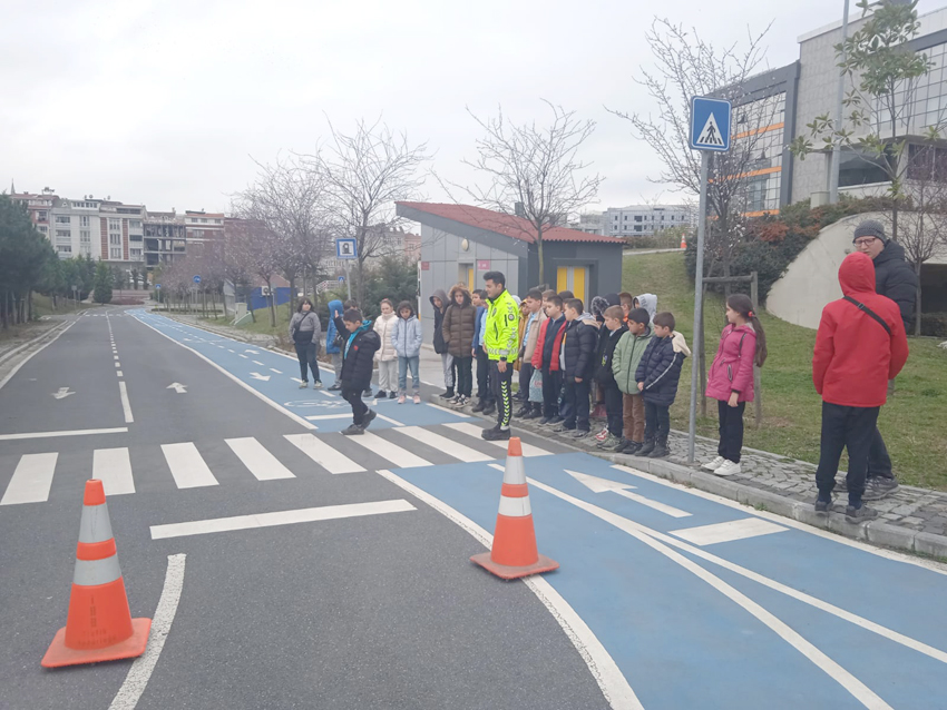 Uygulamalı Trafik eğitimi aldılar