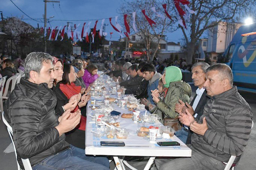 Belediyenin iftar sofrasında buluştular