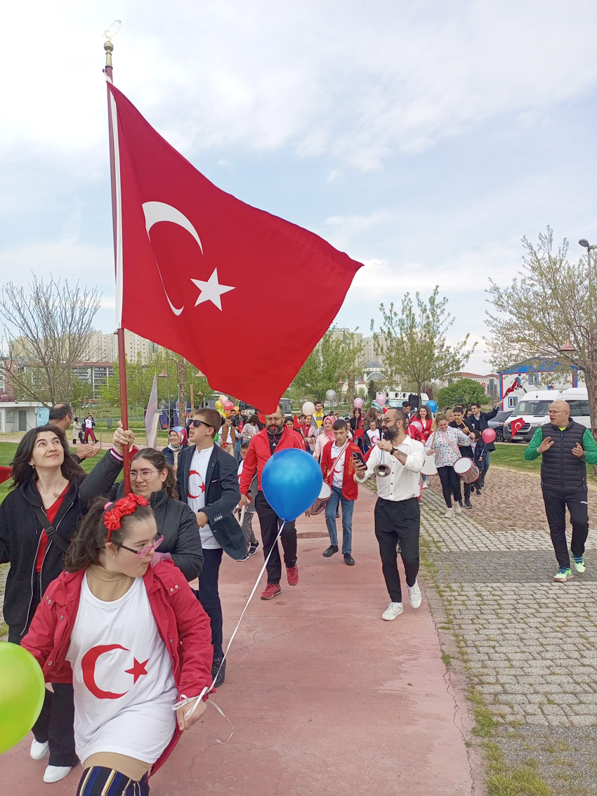 Esen İbak özel öğrencilerin bayram sevinci