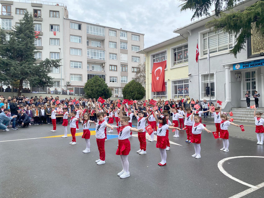 23 Nisan renkli gösterilere sahne oldu