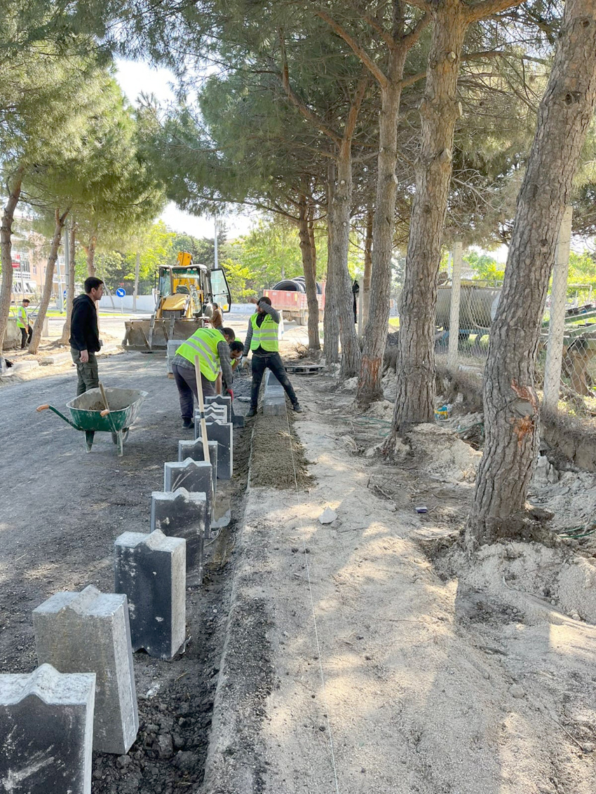 Fen İşleri ekipleri çalışmalarını sürdürüyor