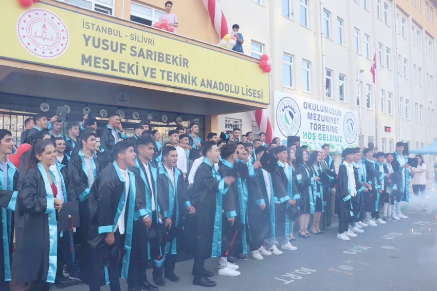 Yusuf Sarıbekir Lisesi mezun öğrencilerini uğurladı