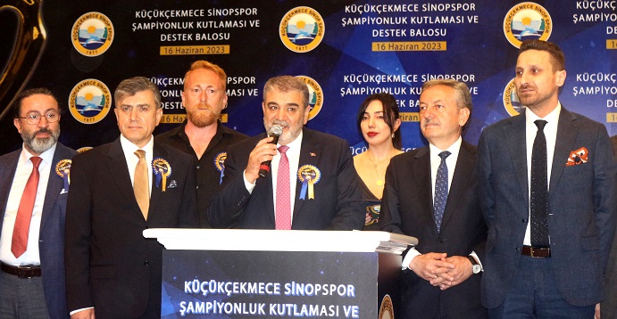 Küçükçekmece Sinopspor şampiyonluğunu kutladı